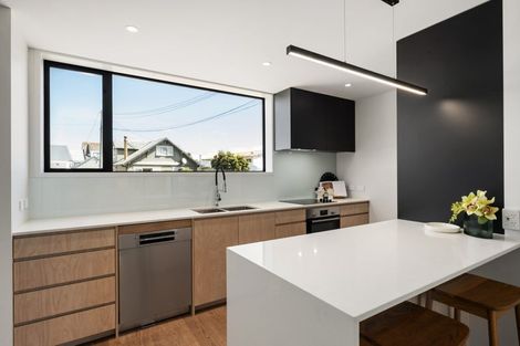 Photo of property in 96 Apu Crescent, Lyall Bay, Wellington, 6022