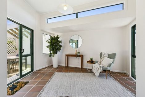 Photo of property in 5 Salford Street, Newlands, Wellington, 6037