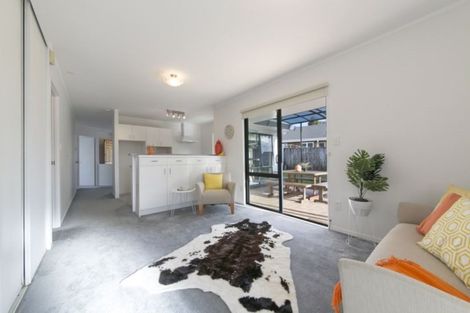 Photo of property in 4 Wyatt Place, Glendene, Auckland, 0602
