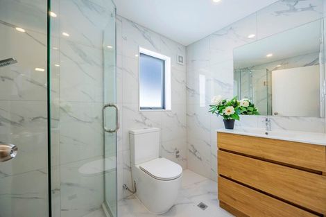 Photo of property in 37a Allington Road, Massey, Auckland, 0614