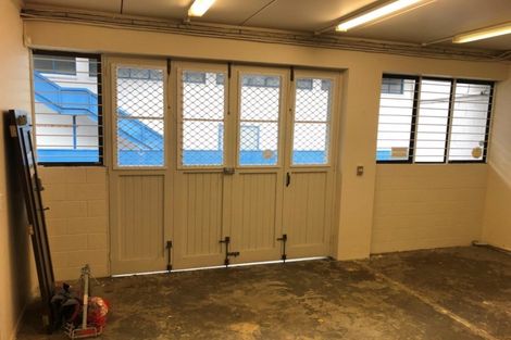 Photo of property in 264 Great North Road, Henderson, Auckland, 0612