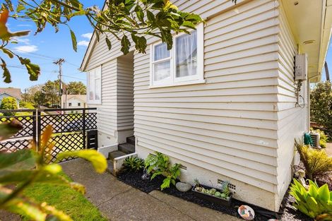 Photo of property in 94 Cook Street, Marfell, New Plymouth, 4310