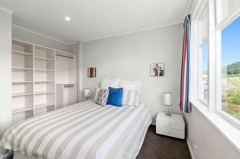 Photo of property in 16 Kereru Bend, Tawa, Wellington, 5028