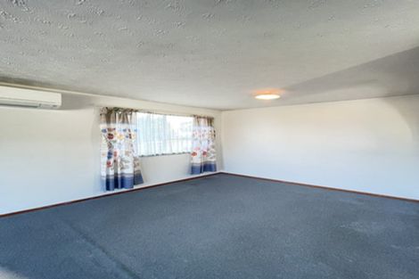 Photo of property in 34 Glenbervie Crescent, Massey, Auckland, 0614