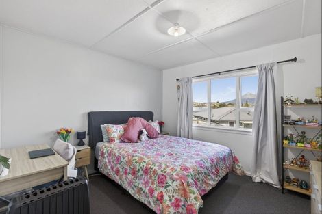 Photo of property in 15 Simons Street, Moturoa, New Plymouth, 4310
