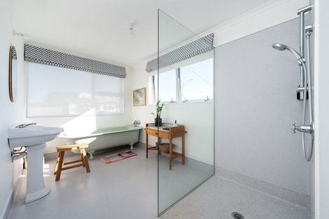 Photo of property in 55 Napier Terrace, Hospital Hill, Napier, 4110