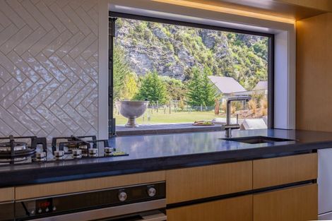 Photo of property in 22 Old Racecourse Road, Albert Town, Wanaka, 9305