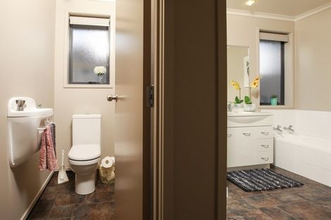 Photo of property in 5 Nobleman Place, Hamilton East, Hamilton, 3216