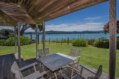Photo of property in 950 Whangaruru Road North, Whangaruru, Russell, 0184