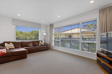 Photo of property in 8 Blenheim Place, Vogeltown, New Plymouth, 4310