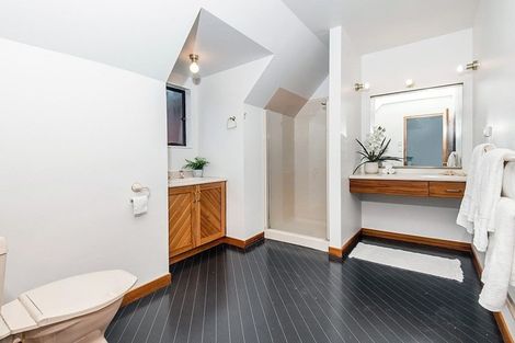 Photo of property in 13 Ramphal Terrace, Khandallah, Wellington, 6035