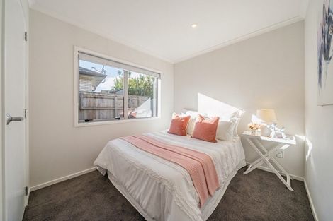 Photo of property in 92 Sunstone Crescent, Timberlea, Upper Hutt, 5018
