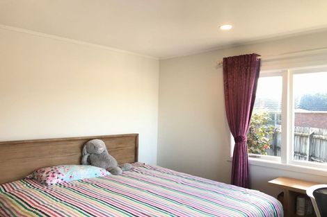 Photo of property in 15 Rixon Place, Te Atatu Peninsula, Auckland, 0610