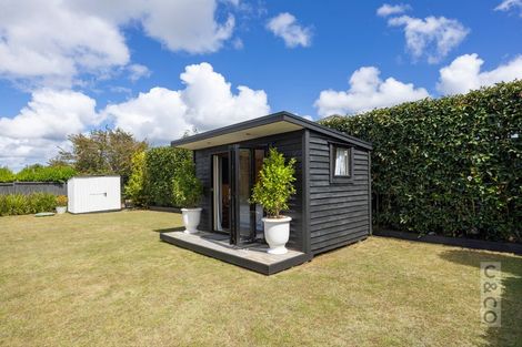 Photo of property in 10 Pohutukawa Parade, Riverhead, 0820