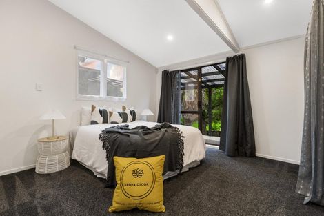 Photo of property in 15 Vina Place, Massey, Auckland, 0614