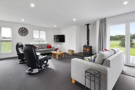Photo of property in 172 Hendersons Line, Kelvin Grove, Palmerston North, 4470