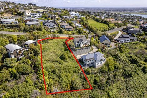 Photo of property in 25 Drayton Drive, Mount Pleasant, Christchurch, 8081