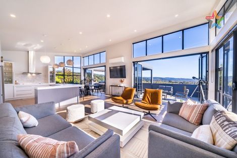 Photo of property in 22 Mount Marua Drive, Timberlea, Upper Hutt, 5018
