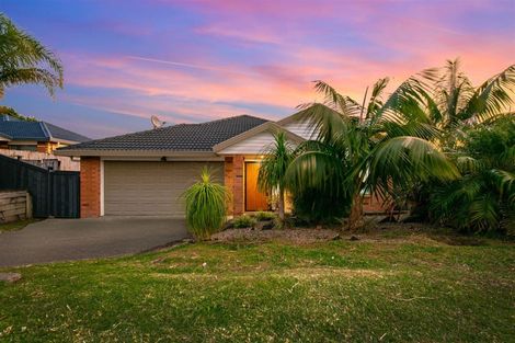 Photo of property in 17 Fleetwood Drive, Henderson, Auckland, 0612