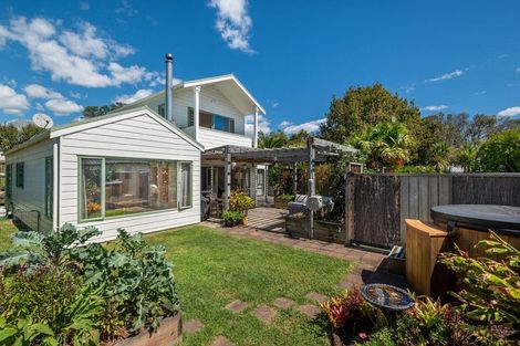 Photo of property in 2/13 Montgomery Avenue, Belmont, Auckland, 0622