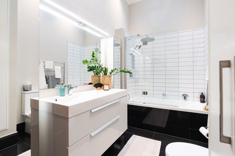 Photo of property in 64 Glenmore Street, Northland, Wellington, 6012