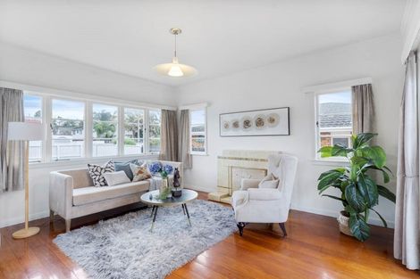 Photo of property in 61 Lyons Avenue, Murrays Bay, Auckland, 0630