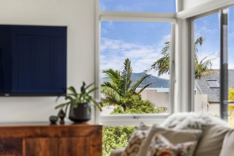 Photo of property in 53 Parr Terrace, Castor Bay, Auckland, 0620