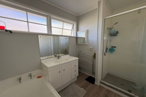 Photo of property in 4 Anich Road, Massey, Auckland, 0614