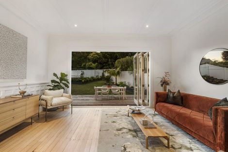 Photo of property in 16 Hinemoa Terrace, Birkenhead, Auckland, 0626