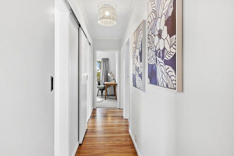 Photo of property in 16 Stewart Drive, Newlands, Wellington, 6037