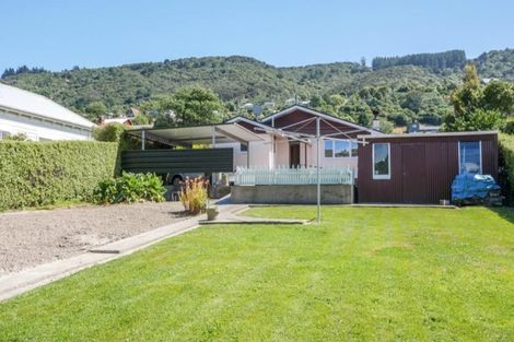 Photo of property in 9 Athol Place, Ravensbourne, Dunedin, 9022