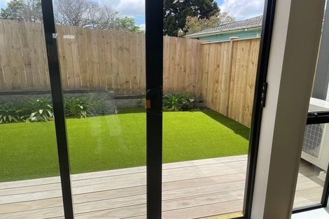 Photo of property in 3/31 Reid Road, New Lynn, Auckland, 0600