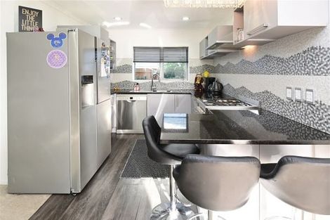 Photo of property in 2 Tirau Place, Mangere, Auckland, 2022