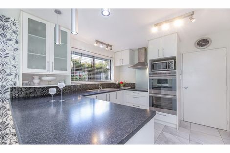 Photo of property in 439 Memorial Avenue, Burnside, Christchurch, 8053
