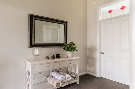 Photo of property in 43 Knowles Street, Terrace End, Palmerston North, 4410