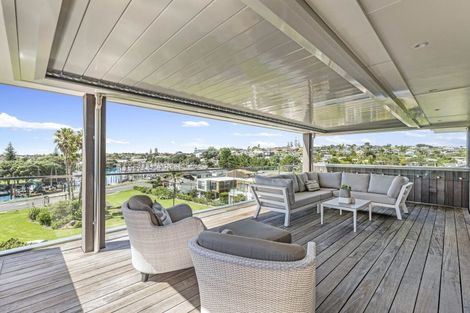 Photo of property in 7 Commodore Parry Road, Castor Bay, Auckland, 0620
