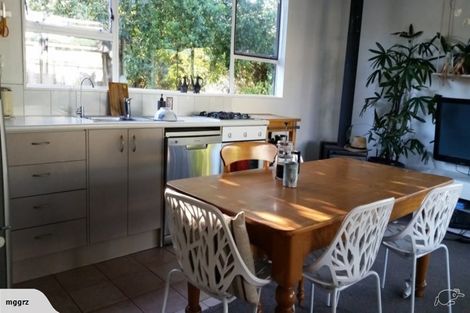 Photo of property in 4 Tawa Road, Te Atatu Peninsula, Auckland, 0610