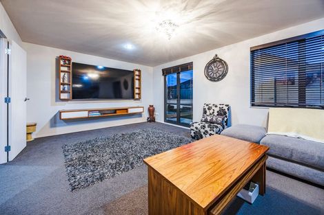 Photo of property in 22 Erceg Way, Rosehill, Papakura, 2113