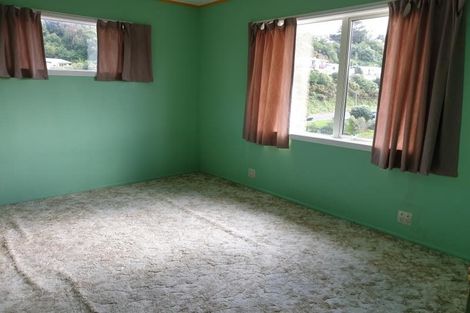 Photo of property in 5 Southern Cross Crescent, Island Bay, Wellington, 6023