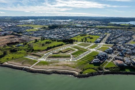 Photo of property in 25 Harbourside Parade, Hobsonville, 0616