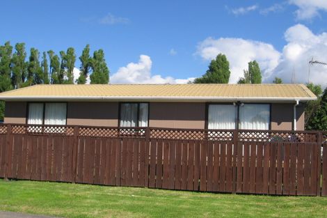 Photo of property in 2/26 Posa Avenue, Henderson, Auckland, 0612