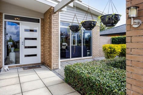 Photo of property in 27 Montague Grove, Stratford, 4332