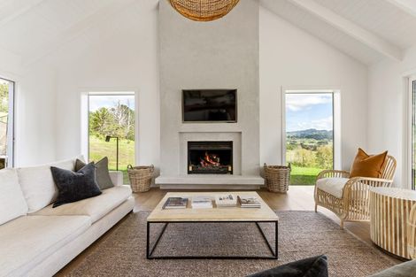 Photo of property in 48 Upper Whangateau Road, Big Omaha, 0985