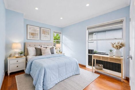 Photo of property in 1/5 Colmar Road, Mellons Bay, Auckland, 2014