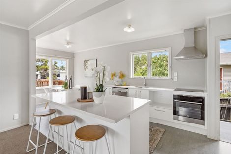 Photo of property in 1/2 Sunhaven Avenue, Glenfield, Auckland, 0629