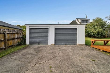 Photo of property in 2/8 Wykeham Place, Glenfield, Auckland, 0629
