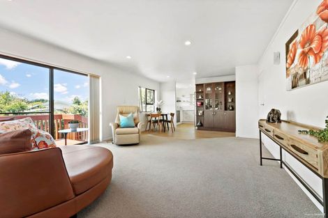 Photo of property in 56 Highland Park Drive, Highland Park, Auckland, 2010
