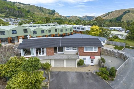 Photo of property in 16 Utauta Street, Waikanae, 5036