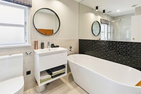 Photo of property in 22 Woodmancote Road, Khandallah, Wellington, 6035