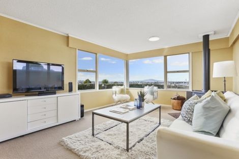 Photo of property in 12 Ross Avenue, Glenfield, Auckland, 0629